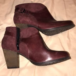 CLARK’S BURGUNDY NEW WITHOUT TAGS BOOTS